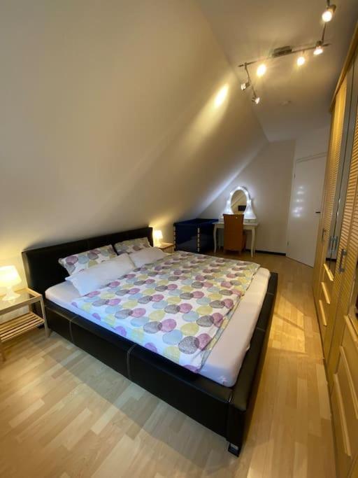 Appartamento Dachwohnung Mit Wasserblick Und Eigenem Bootssteg Berlino